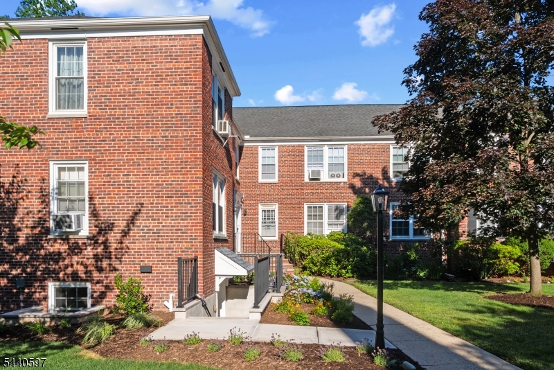 Gateway Manor - Residential