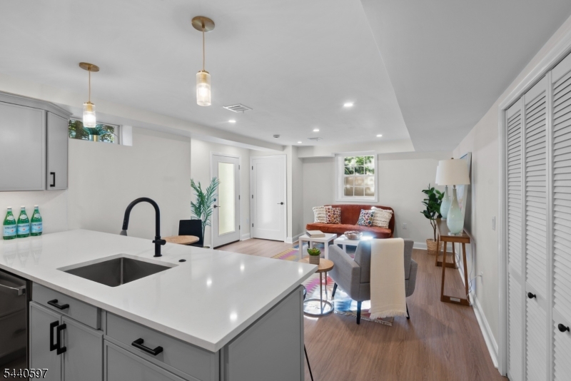 Gateway Manor - Residential
