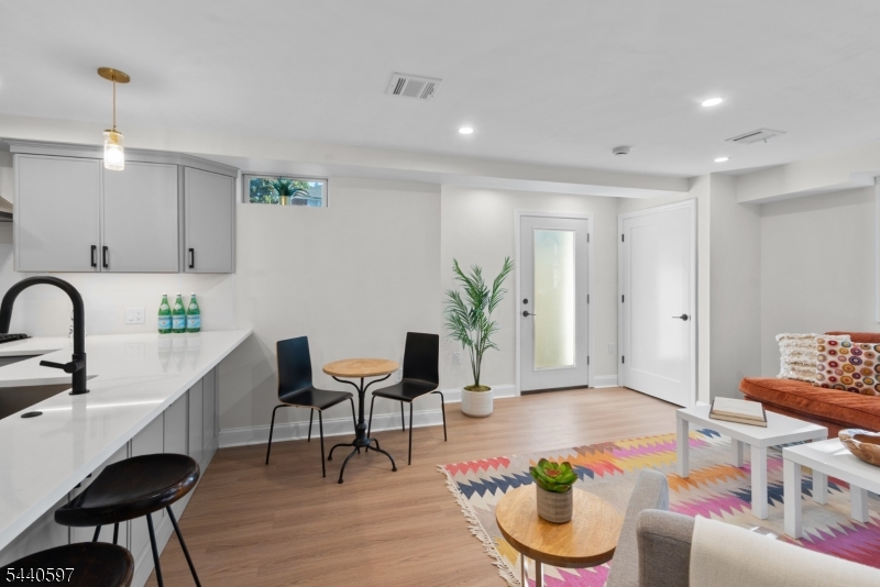 Gateway Manor - Residential