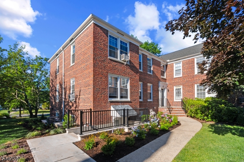 Gateway Manor - Residential