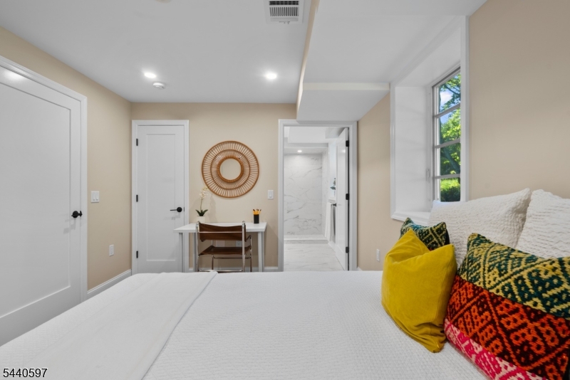 Gateway Manor - Residential