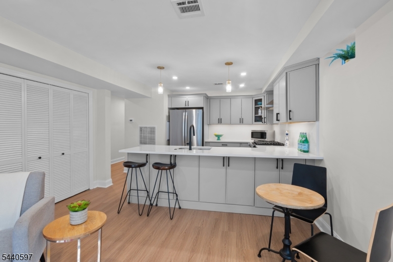 Gateway Manor - Residential
