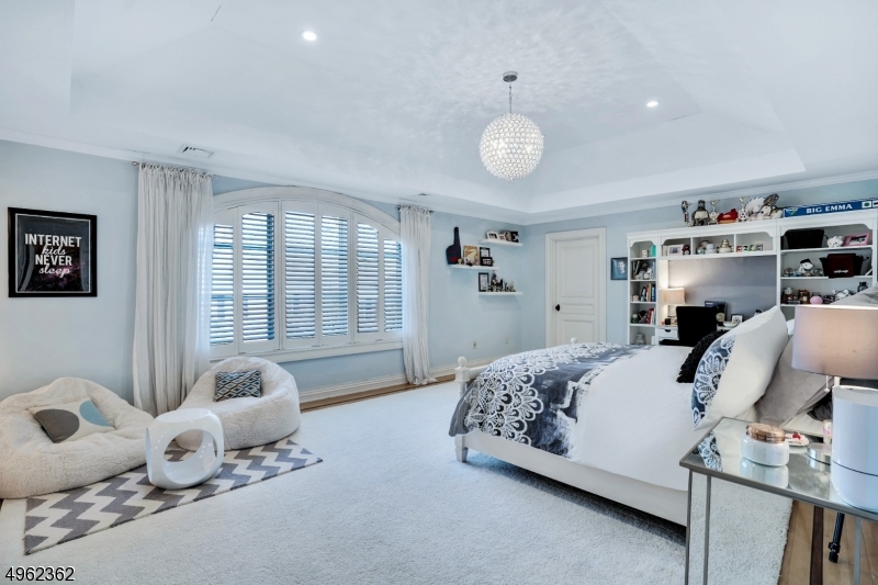 OLD SHORT HILLS - Residential