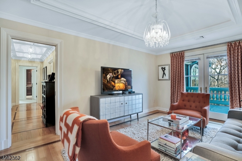 OLD SHORT HILLS - Residential