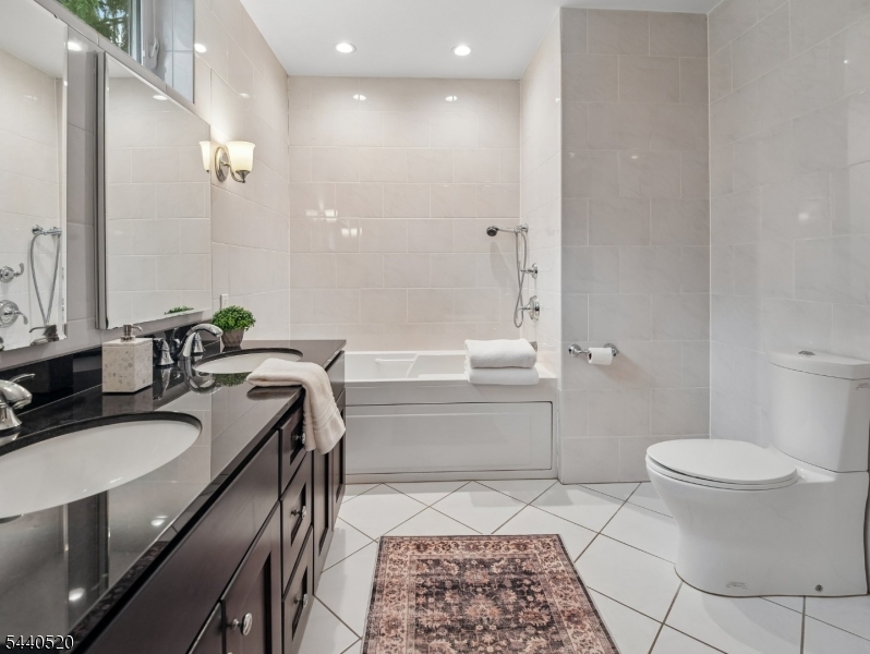 Tuxedo Park - Residential
