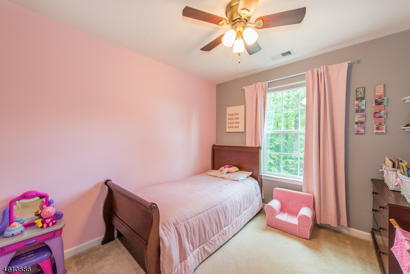 Morris Woods at Farmingdale - Residential