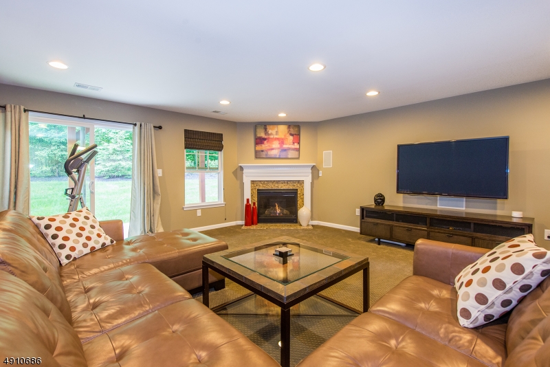 Morris Woods at Farmingdale - Residential