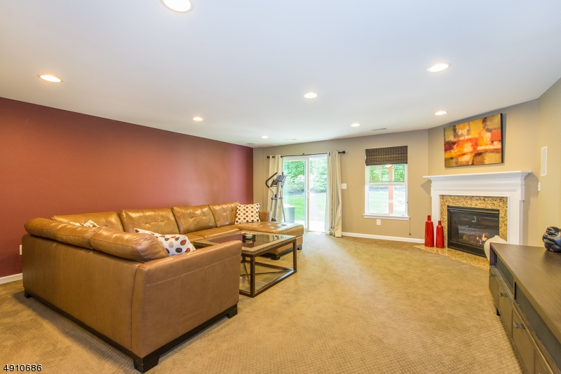 Morris Woods at Farmingdale - Residential