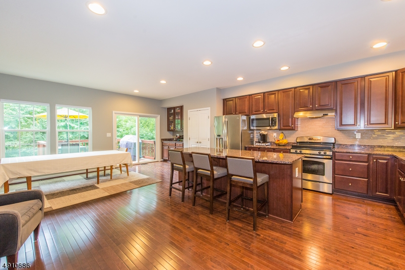 Morris Woods at Farmingdale - Residential