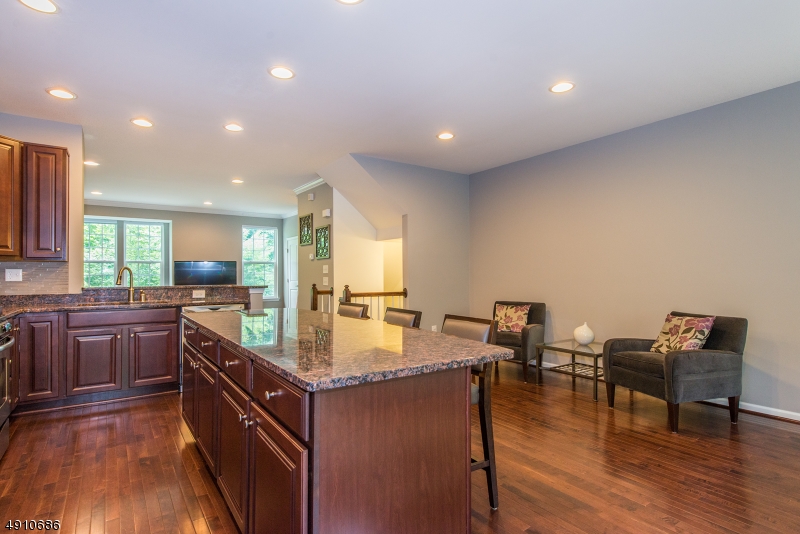 Morris Woods at Farmingdale - Residential