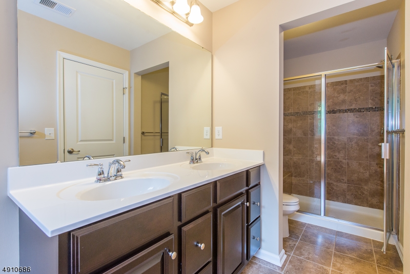 Morris Woods at Farmingdale - Residential