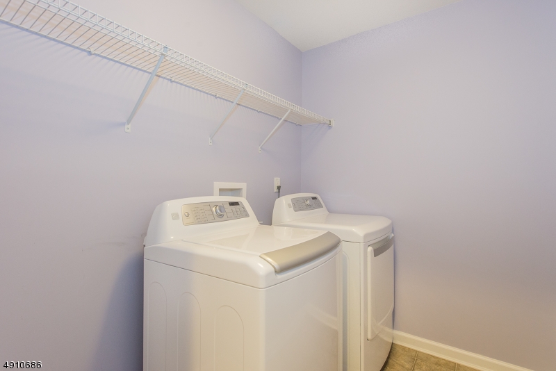 Morris Woods at Farmingdale - Residential