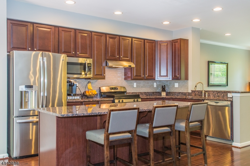 Morris Woods at Farmingdale - Residential