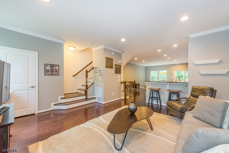 Morris Woods at Farmingdale - Residential
