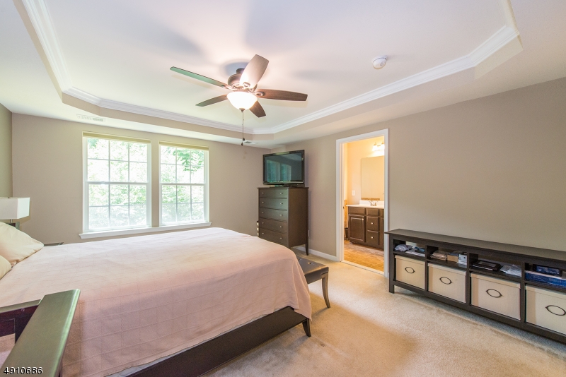 Morris Woods at Farmingdale - Residential