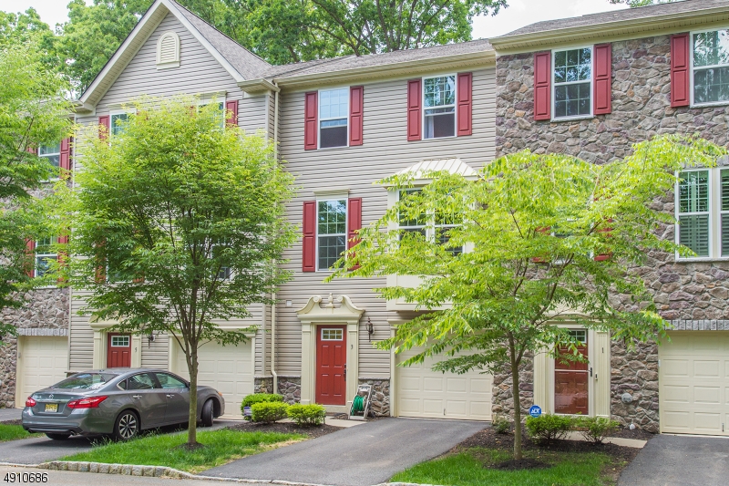Morris Woods at Farmingdale - Residential