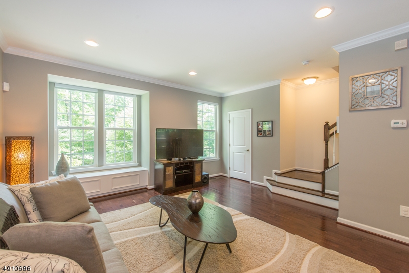 Morris Woods at Farmingdale - Residential