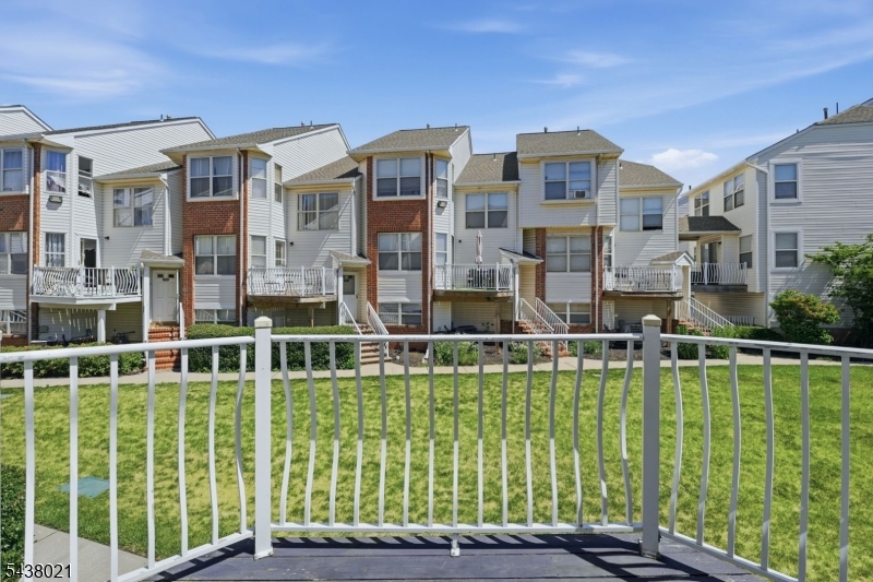 Harbortown Xing - Residential