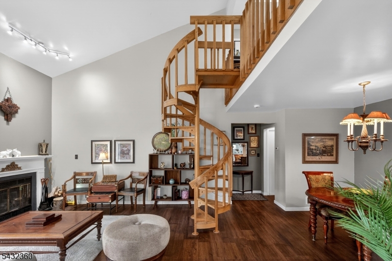 The Pointe Galloping Hill - Residential