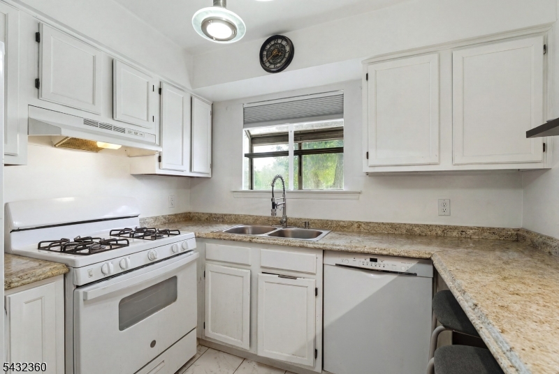 The Pointe Galloping Hill - Residential