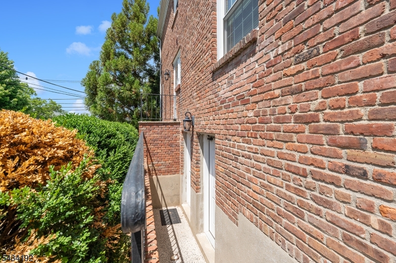 New England Gardens - Residential