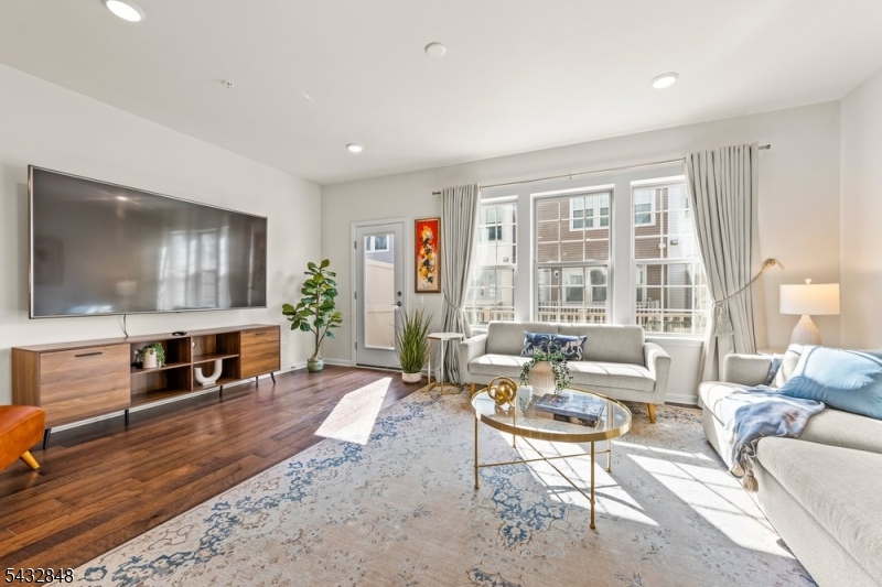 Livingston Square - Residential