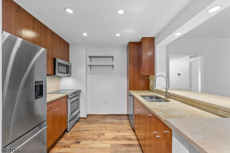 The Peninsula At City Place - Residential