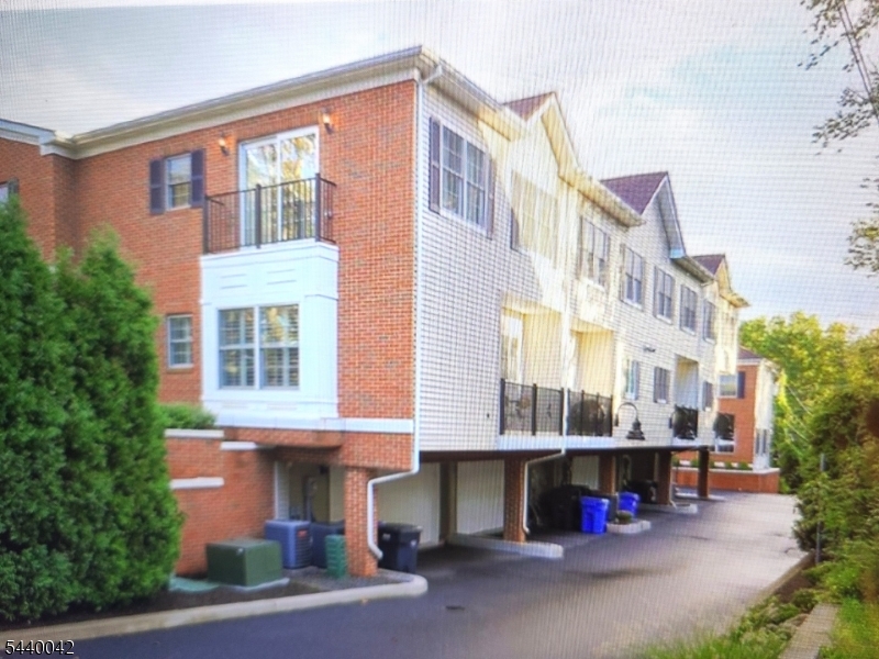 GRAMERCY SQUARE - Residential