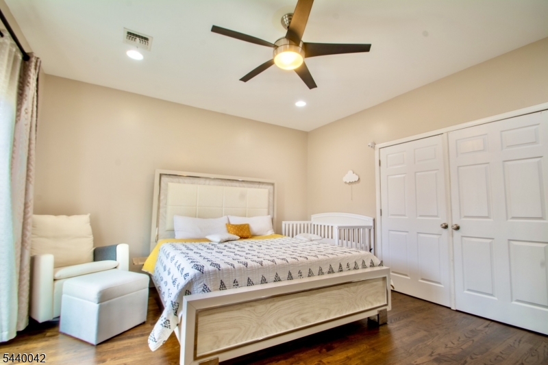 GRAMERCY SQUARE - Residential