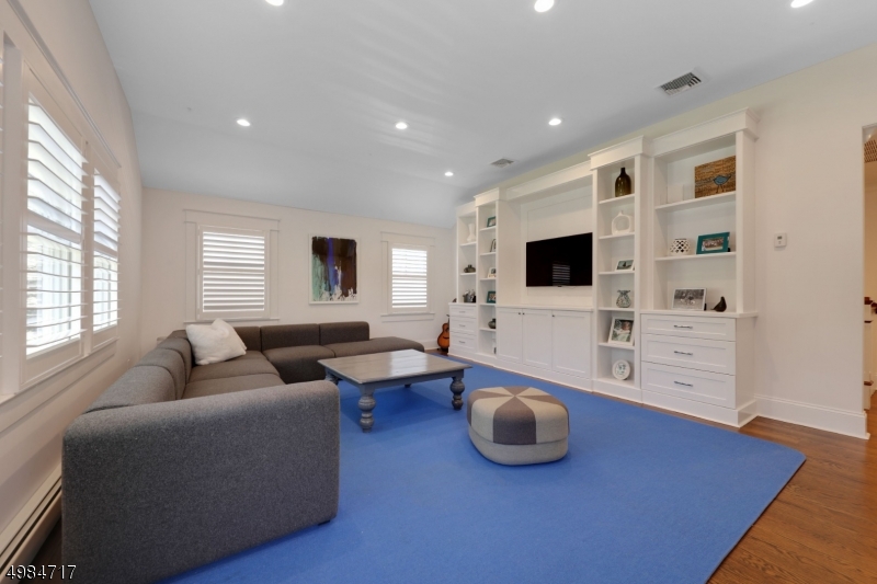 ROLLING HILL - Residential