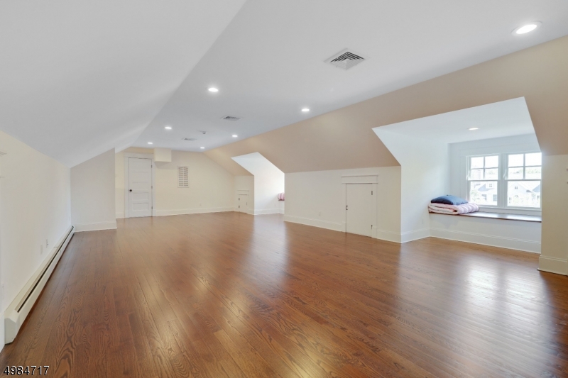 ROLLING HILL - Residential