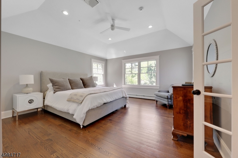 ROLLING HILL - Residential