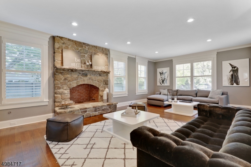 ROLLING HILL - Residential