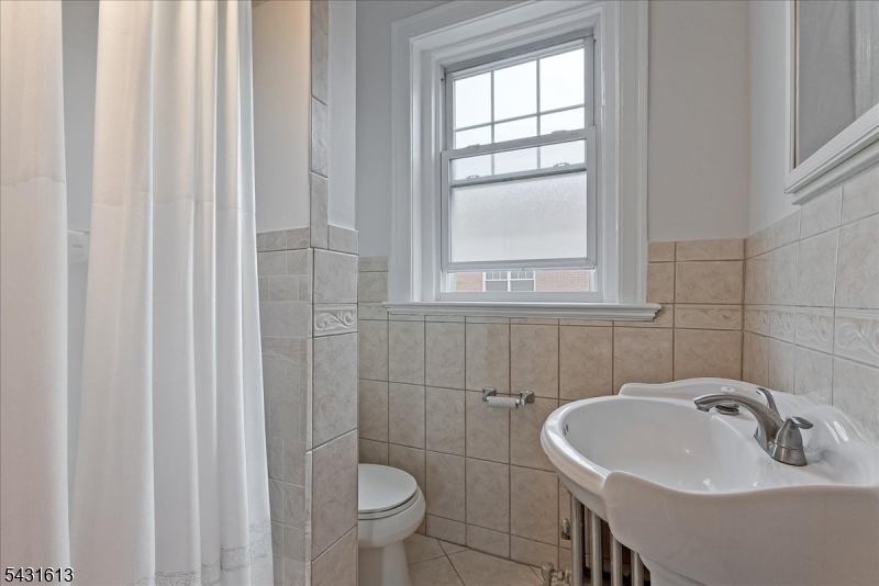 Altamont Ct - Residential