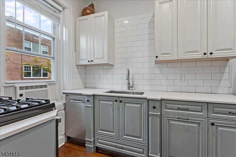 Altamont Ct - Residential