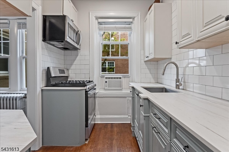Altamont Ct - Residential