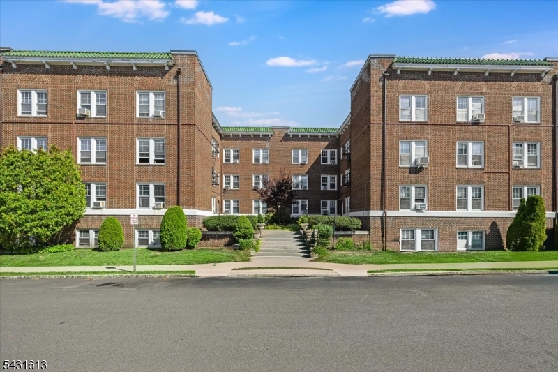 Altamont Ct - Residential