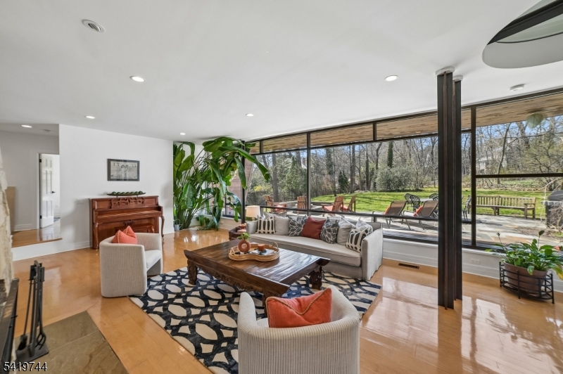 OLD SHORT HILLS - Residential