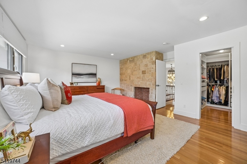 OLD SHORT HILLS - Residential
