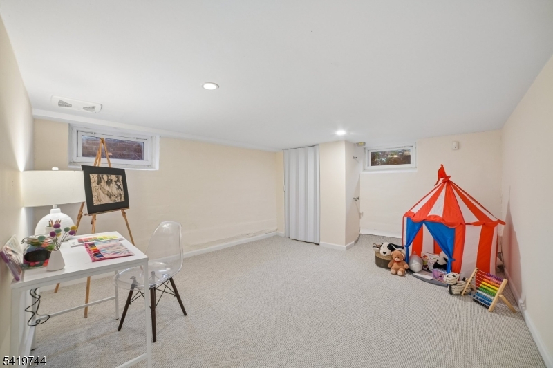 OLD SHORT HILLS - Residential