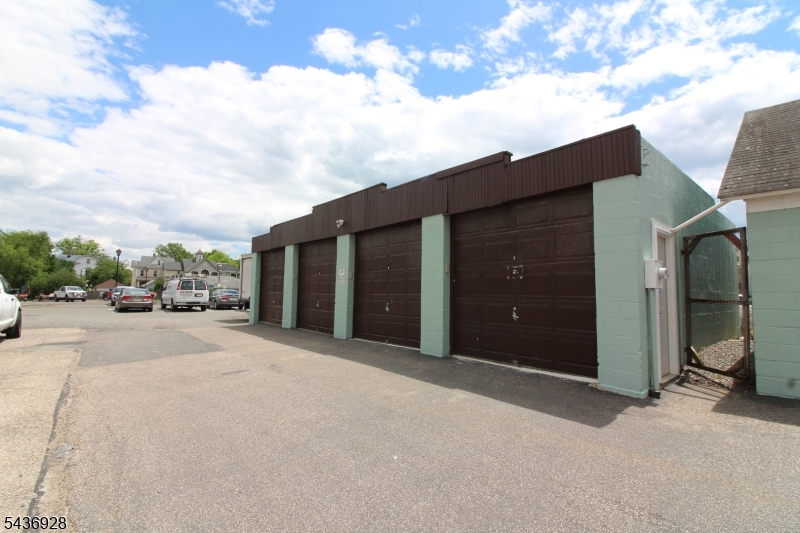 MAIN STREEET - Commercial Lease