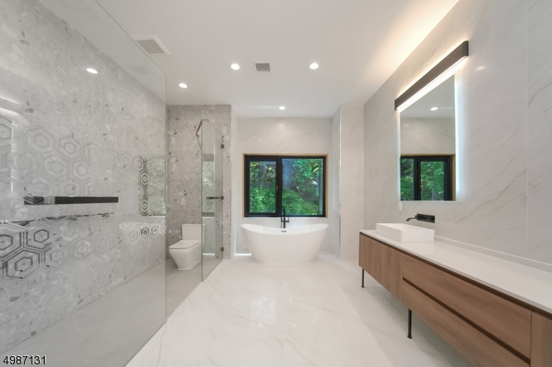 CHESTNUT HILL - Residential