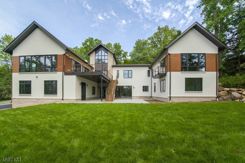 CHESTNUT HILL - Residential