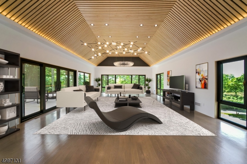 CHESTNUT HILL - Residential