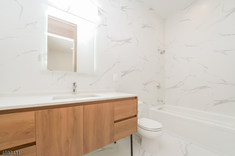 CHESTNUT HILL - Residential