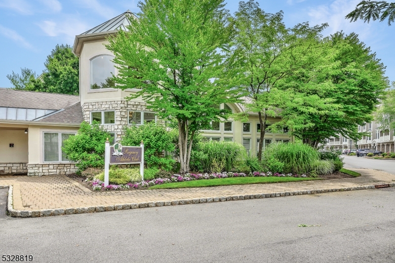 Regency Club at Livingston - Residential Lease