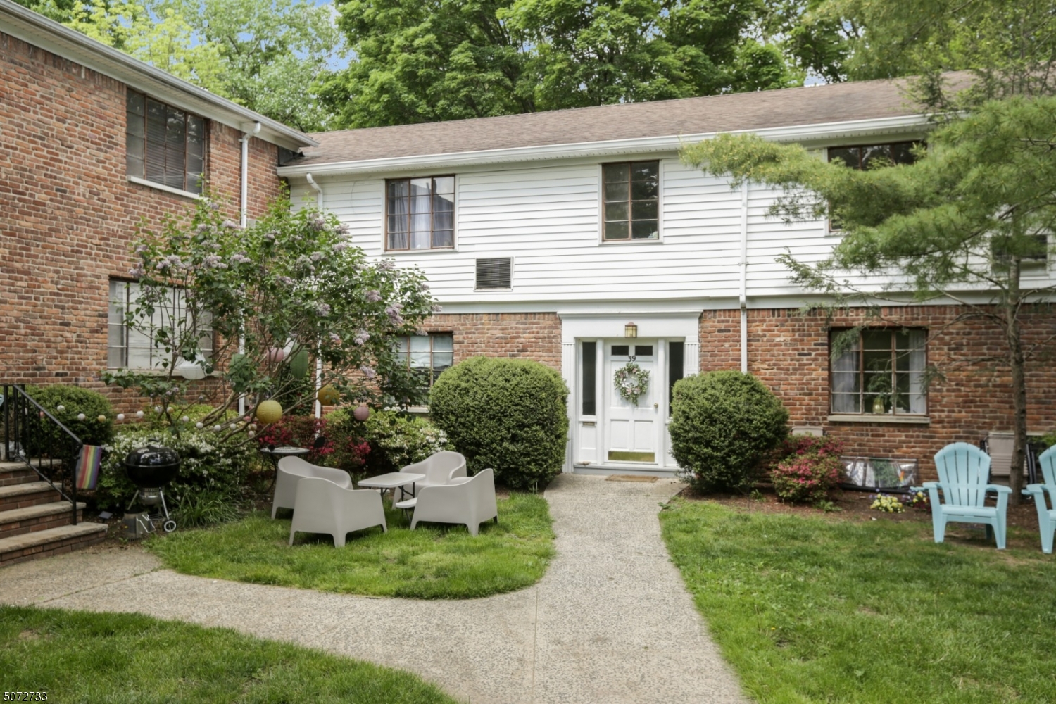 WELCOME HOME!!! Located in the DESIRABLE Troy Hills Village. Complete with a sunny and bright open floor plan, this oversized condo is waiting for someone to make it home. Hardwood floors throughout the entire unit. Equipped with a master suite with FULL en suite bath. Eat in kitchen that opens to the formal dining room that spills into a LARGE living area. Incredible opportunity will not last long!
