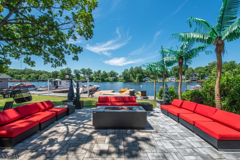 Lakefront Landing Channel - Residential