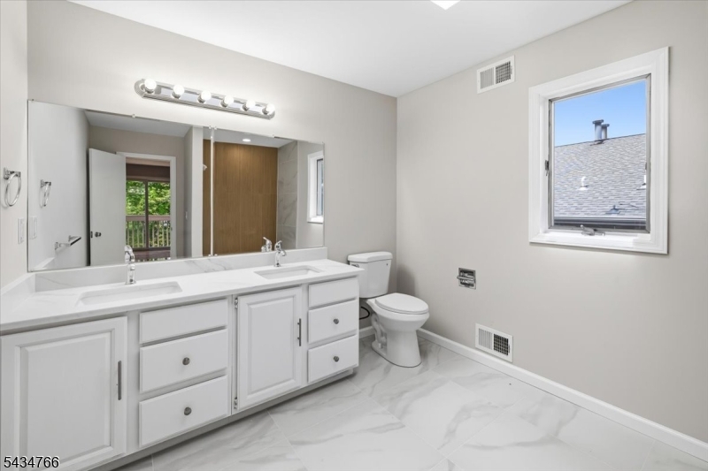 EAGLE HILL - Residential