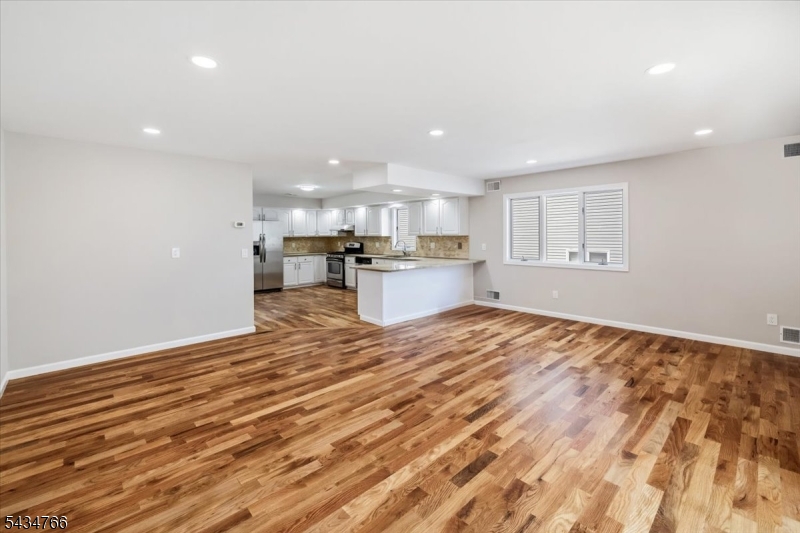 EAGLE HILL - Residential